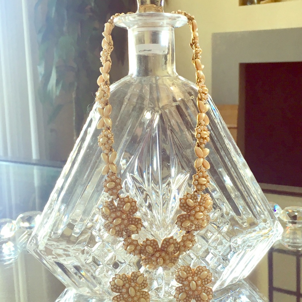 Stunning Jewelry Set, clip on earrings.